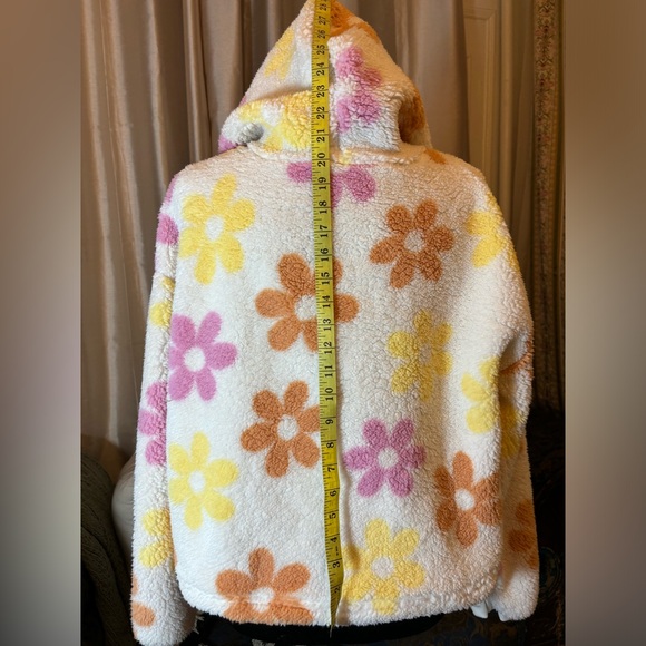 Women's Barbie Graphic Faux-Fur
Visit >
Jacket - Off-White M - Picture 6 of 6